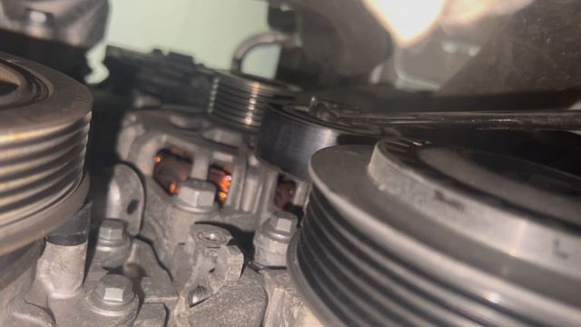 Peugeot 308 1.6 HDI Auxiliary belt & tensioner replacement смотреть онлайн