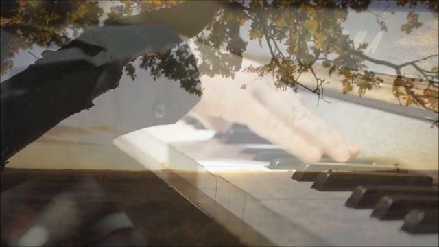 Красивая мелодия пианино...ОДИН ДЕНЬ ОСЕНИ~One autumn day ... смотреть онлайн