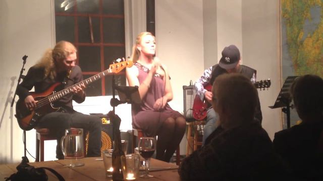 Erica Larsson Trio, Upperud 9:9 смотреть онлайн