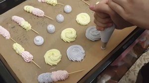 БЕЗЕ В ГАЗОВОЙ ДУХОВКЕ. ЛЁГКИЕ БЕЗЕ. ЦВЕТНЫЕ БЕЗЕШКИ. БЕЗЕ НА ВОДЕНОЙ БАНЕ