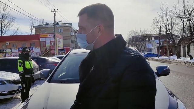 В преддверии 23 февраля сотрудники ГИБДД Буденновска вышли на дороги города не с пустыми руками. смотреть онлайн