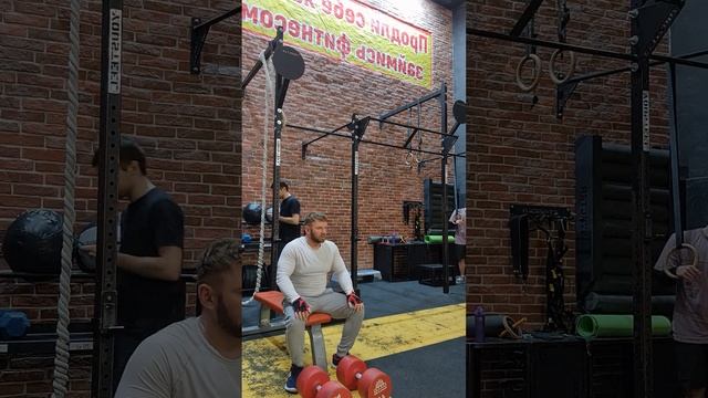 Челлендж "Жим гантелей + Подтягивания" смотреть онлайн