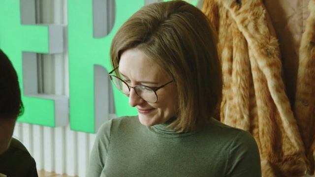 Как экологично поступить с ненужной одеждой? Своп в офисе SYNERGETIC! смотреть онлайн