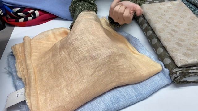 Обзор теплых платков, палантинов и шарфов из кашемира, шерсти | «Ткани на Спасском» смотреть онлайн