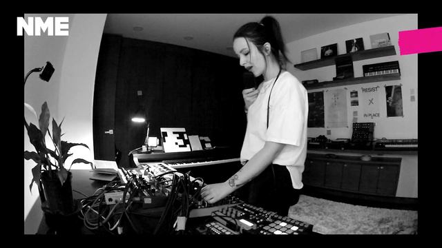 Ela Minus – 'dominique' & 'they told us it was hard, but they were wrong.' | NME Home Sessions смотреть онлайн