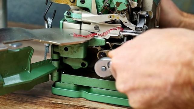 Merrow MG 2F Change a needle, Change a Stitch Cam and Sew some Stuff смотреть онлайн