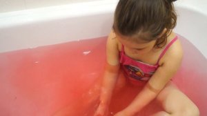 Бурлящий шар BAFFY c  сюрпризом. Красная вода в ванной)