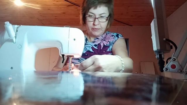 Совсем разучилась шить на машинке ? Мама пригласила нас на ужин.