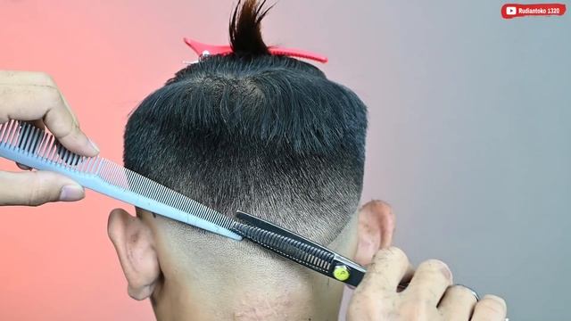 Skin Fade Top Knot - Mens Haircut Transformation ? смотреть онлайн