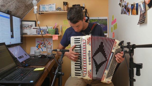 Exit Music For A Film - Accordion Performance смотреть онлайн
