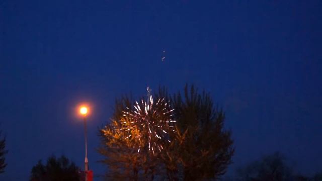 День Победы. 9 мая. Монумент Славы. Салют.Вечный огонь. 2017 год Новосибирск смотреть онлайн