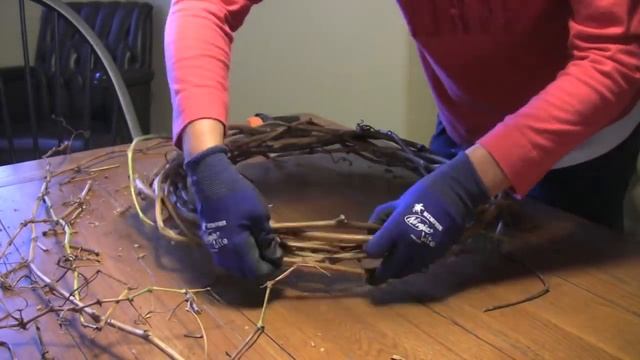 Making a Grapevine Wreath смотреть онлайн
