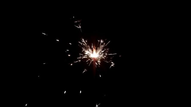 БЕНГАЛЬСКИЙ ОГОНЬ В ЗАМЕДЛЕНИИ!! 960FPS смотреть онлайн