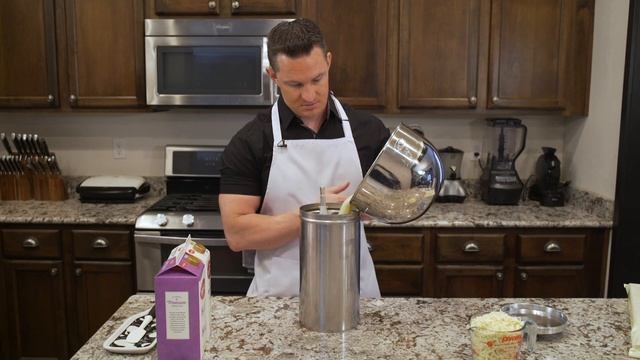 How to make WHITE CHOCOLATE RASPBERRY ICE CREAM I Weekly Cheats смотреть онлайн
