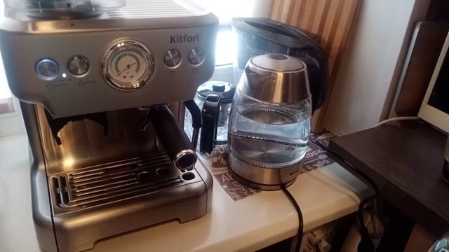 Приготовление кофе с помощью кофемашины Kitfort-755 смотреть онлайн