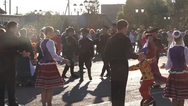 Площадь, Парад Колясок - День станицы Калининской 2018г. (видеонарезка). смотреть онлайн