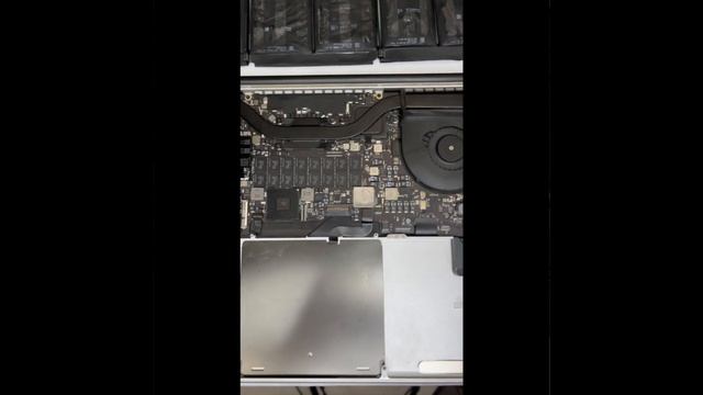Чистка системы охлаждения MacBook Pro и замена аккумулятора