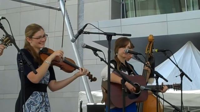 Mandolin Break By Nate Burrie on his new Sorenson Mandolin at IBMA 2014 смотреть онлайн
