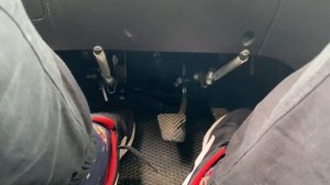 Как выехать если застрял в снегу. Как правильно раскачать автомобиль на механике