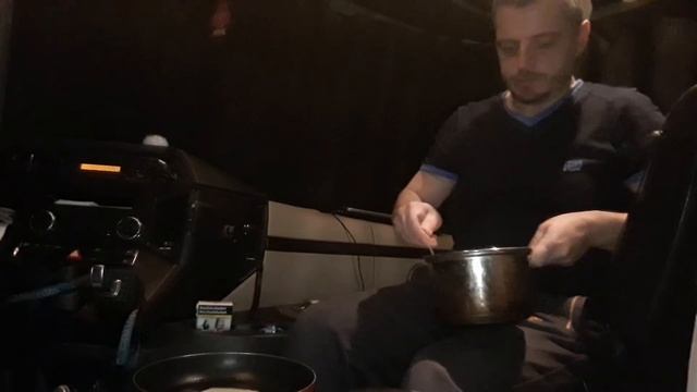 Блины пеку в кабине смотреть онлайн