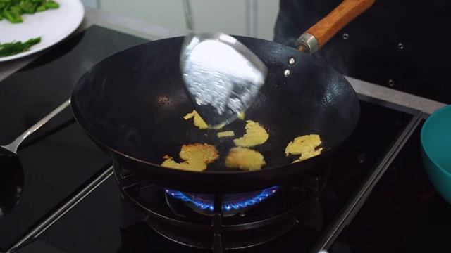 Classic Spring Onion & Ginger Chicken Stir Fry Recipe! смотреть онлайн