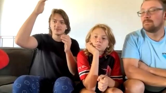 Hawaii Wildfires: Family Escapes Fire Jumps Into Ocean смотреть онлайн