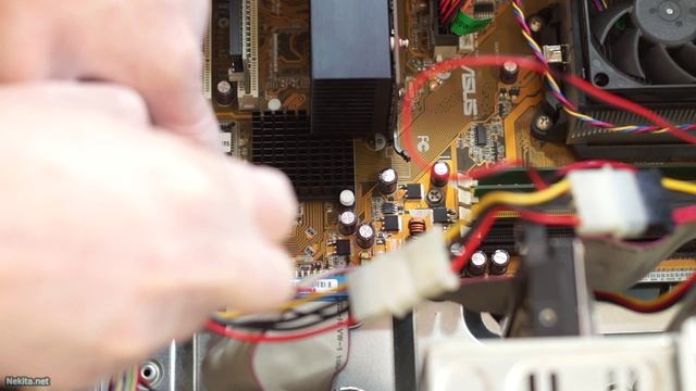 How to Replace a Motherboard Bios Battery смотреть онлайн