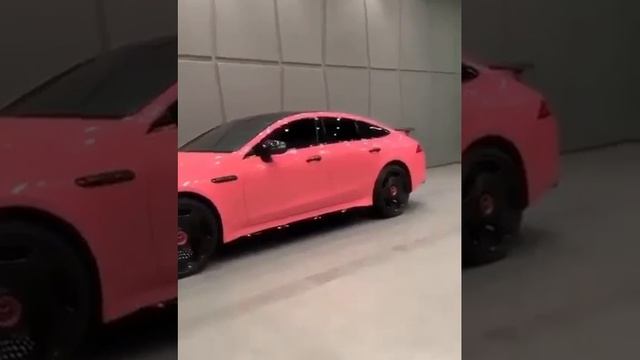 Космический розовый Mercedes GT смотреть онлайн