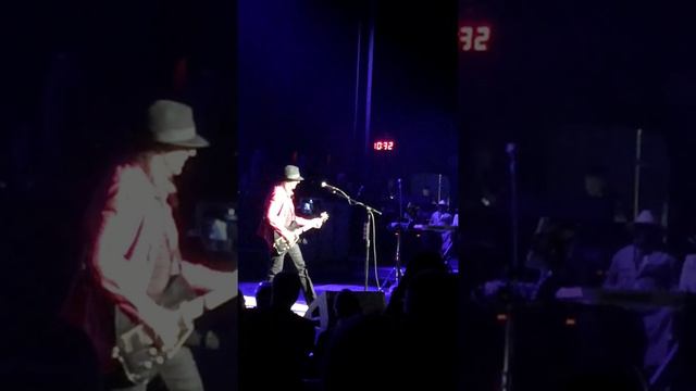 Daron Malakian - "I promise you won't lose your job." / Lost in Hollywood смотреть онлайн