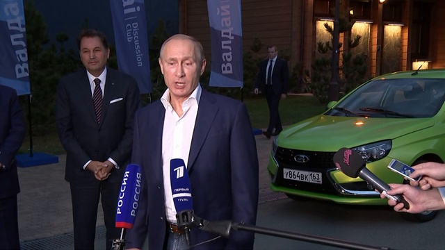Президенту представили новую модель «АвтоВАЗа» – автомобиль «Лада Веста» смотреть онлайн