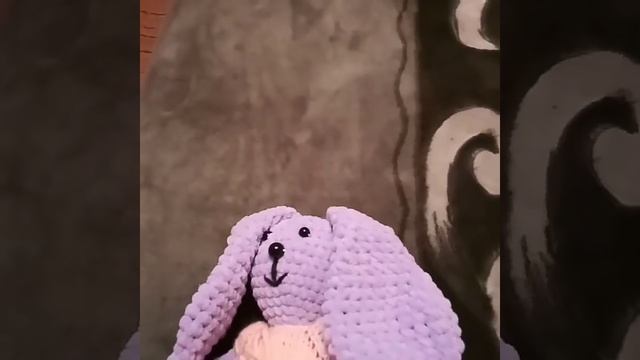 Заяц связанный из плюшевых ниток. смотреть онлайн