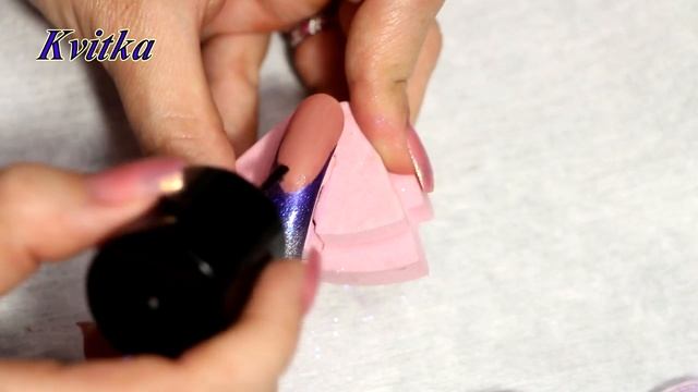Дизайн ногтей: Бархатная снежинка на сияющем френче смотреть онлайн