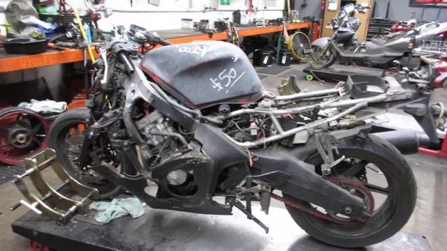THE MOTORCYCLE GUYS SALVAGE - 1998 HONDA CBR600 F3 - 700629 - BIKE WALKAROUND смотреть онлайн