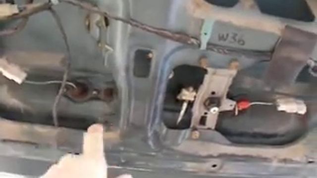 Mitsubishi Delica L300 P35W Rear Tailgate Latch смотреть онлайн