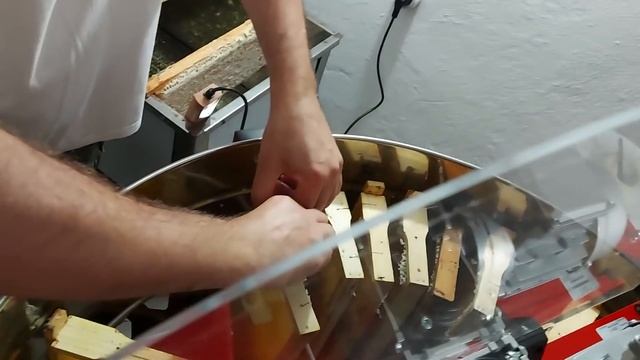 ОТКАЧКА МЁДА 2021/ как качаю мёд 5 лет спустя смотреть онлайн