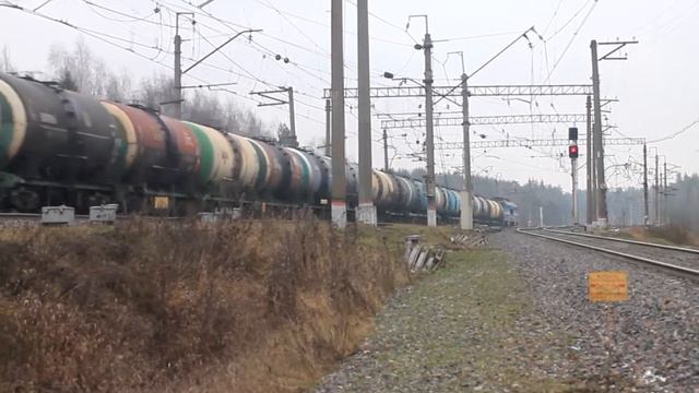 Тепловоз 2ТЭ116-831 с грузовым составом смотреть онлайн