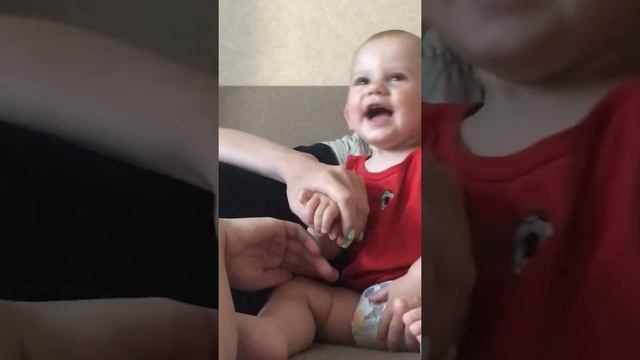 Ребёнок смеётся . Сорока ворона смотреть онлайн