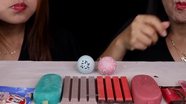 ASMR PINK VS BLUE CAKE POPS, KITKATS, ICE CREAM BARS, PEEPS MARSHMALLOWS, JELLY STRAWS, MACARONS 먹방 смотреть онлайн