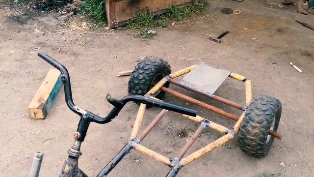 БелыйМИШКА & СОСЕД 413 (часть 2) (motorized Drift Trike) своими руками! смотреть онлайн