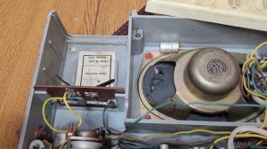 Электромегафон "ЭХО".  Невероятное содержание приемных радиодеталей.