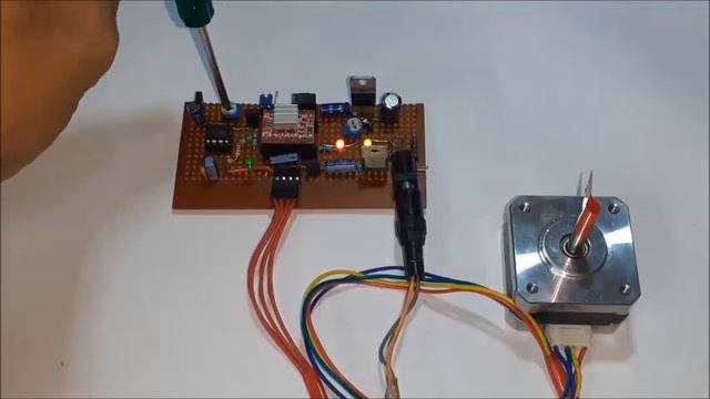555 based STEPPER MOTOR TESTER using A4988 module | 7805 regulator | 317 / 338 motor power supply смотреть онлайн