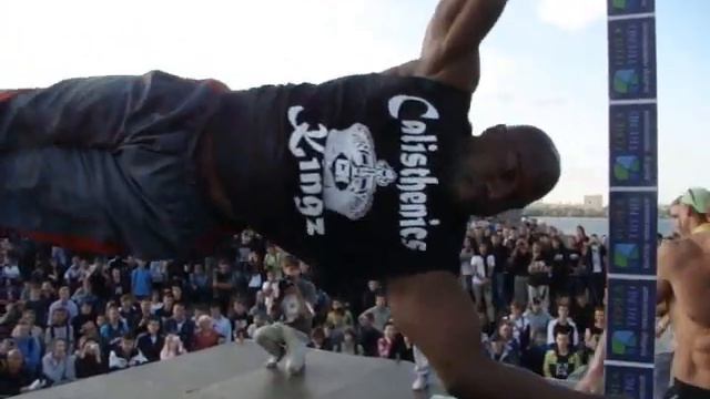 Флажок на турнике от Hit Richards из Calisthenics Kingz смотреть онлайн
