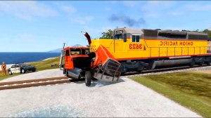 Поезд снес фургон с мороженным и другие машины ..mp4