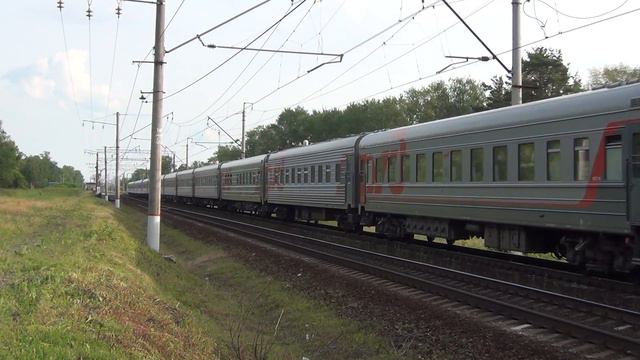 Электровоз ЧС2К-837 со скорым поездом. смотреть онлайн