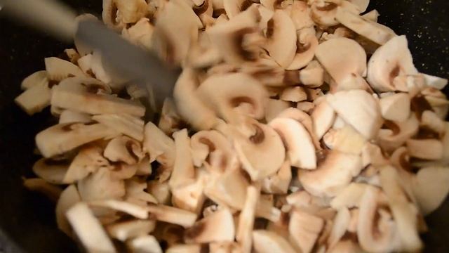 САЛАТ С КУРИЦЕЙ ,ГРИБАМИ И КУКУРУЗОЙ смотреть онлайн