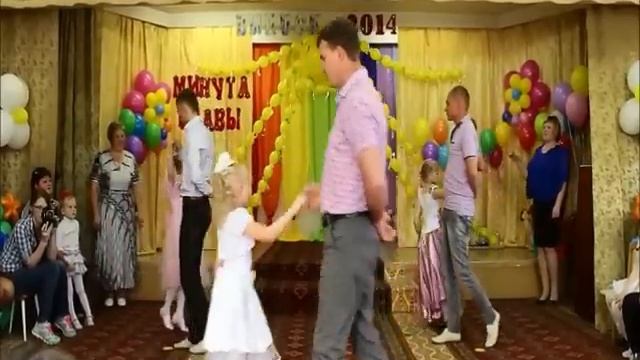 Танец "Пригласи меня папа на вальс" музыкальный руководитель Смирнова Е.Ю. смотреть онлайн
