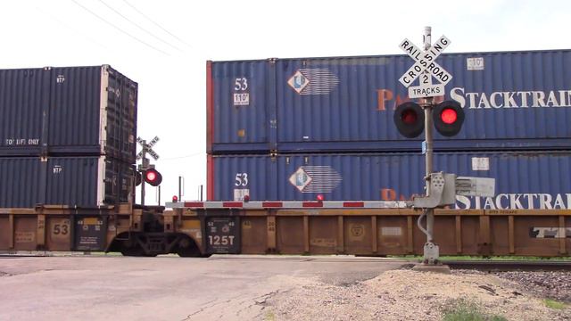 UP 8105 East in Fulton, IL 6/3/20 смотреть онлайн