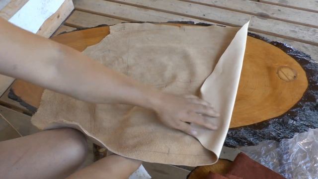 Winter Moccasin Lowers - 1/3: Sizing and Cutting смотреть онлайн