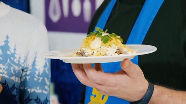 Готовим салат с говядиной и яблоком смотреть онлайн