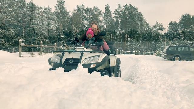 Убираем снег квадроциклом! смотреть онлайн